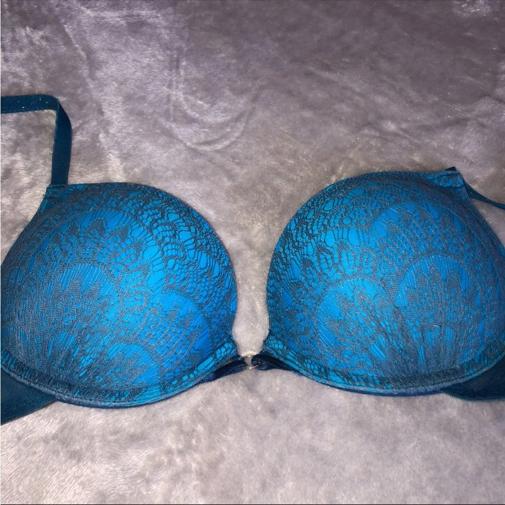 La senza blue double push up bra with a mesh/ net design on the pads 32B - Picture 2 of 8